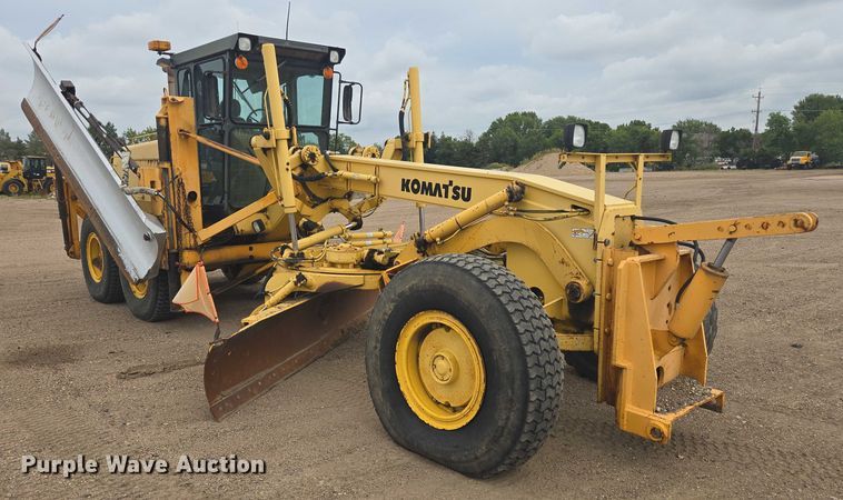 image for item EB1019 2000 Komatsu GD650A motor grader