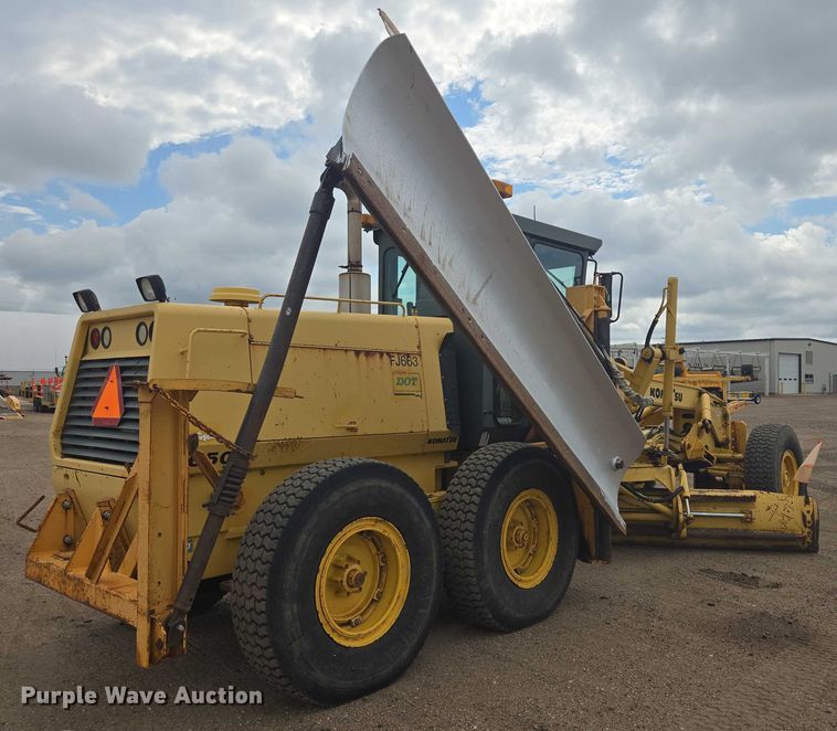 image for item EB1019 2000 Komatsu GD650A motor grader