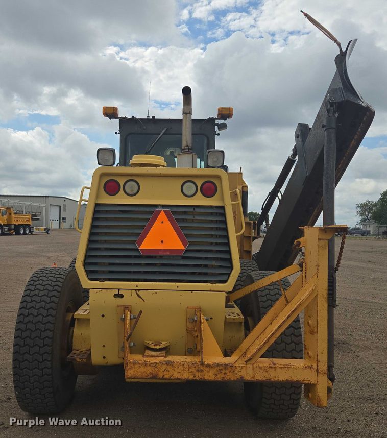 image for item EB1019 2000 Komatsu GD650A motor grader