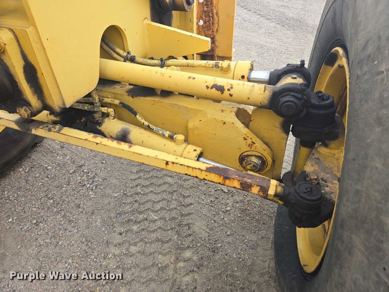 image for item EB1019 2000 Komatsu GD650A motor grader