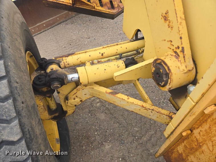 image for item EB1019 2000 Komatsu GD650A motor grader