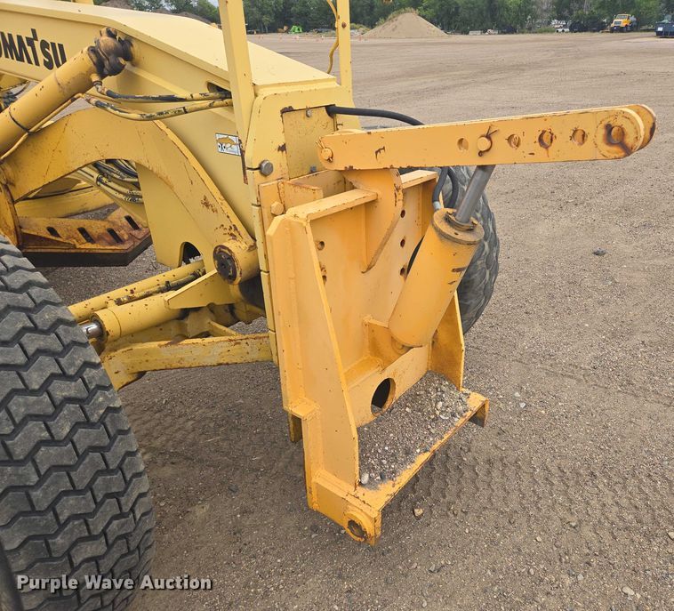 image for item EB1019 2000 Komatsu GD650A motor grader