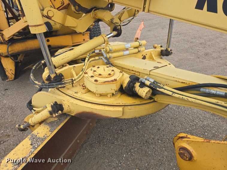 image for item EB1019 2000 Komatsu GD650A motor grader