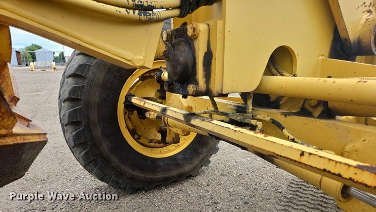 image for item EB1019 2000 Komatsu GD650A motor grader