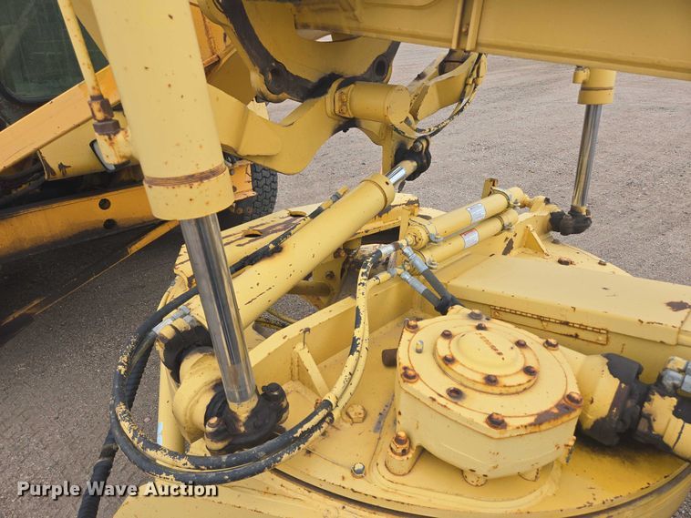 image for item EB1019 2000 Komatsu GD650A motor grader