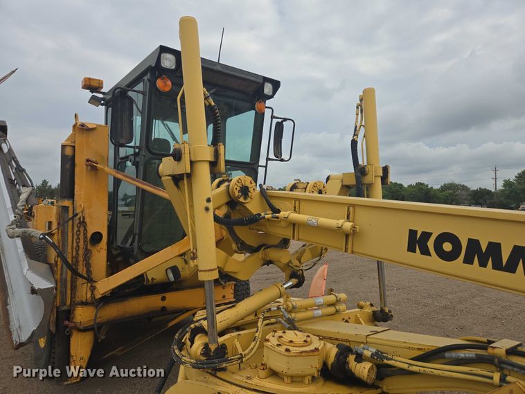 image for item EB1019 2000 Komatsu GD650A motor grader