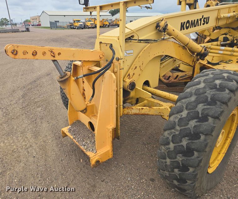 image for item EB1019 2000 Komatsu GD650A motor grader