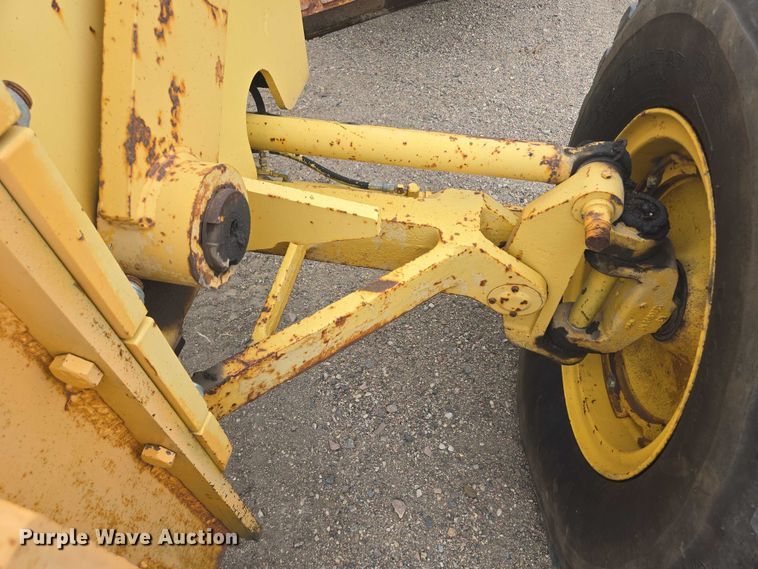 image for item EB1019 2000 Komatsu GD650A motor grader