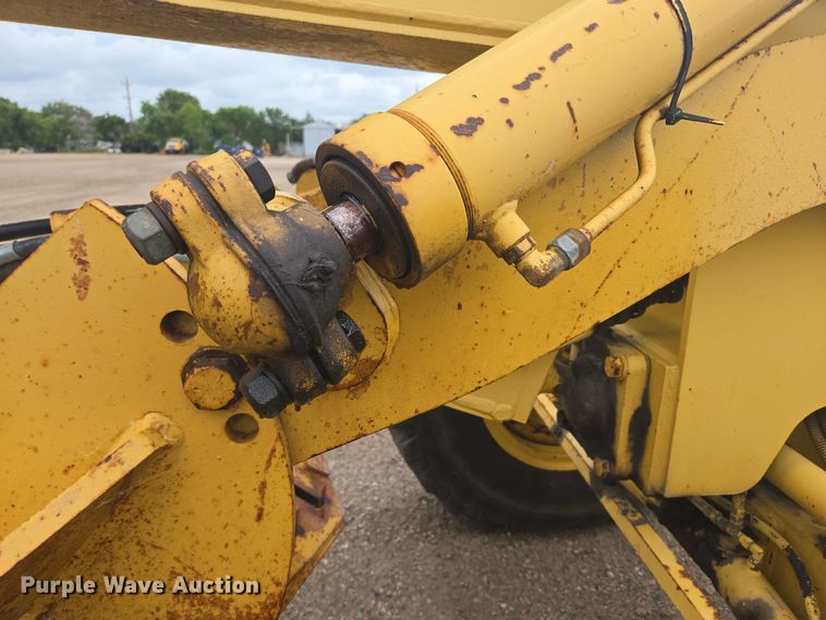 image for item EB1019 2000 Komatsu GD650A motor grader