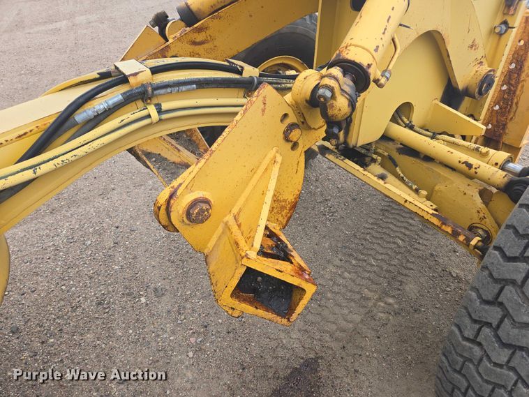 image for item EB1019 2000 Komatsu GD650A motor grader