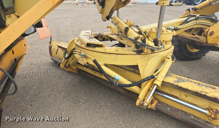 image for item EB1019 2000 Komatsu GD650A motor grader