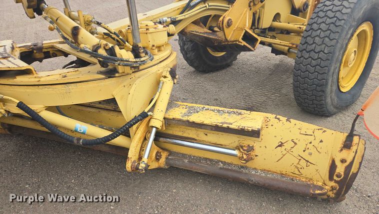 image for item EB1019 2000 Komatsu GD650A motor grader