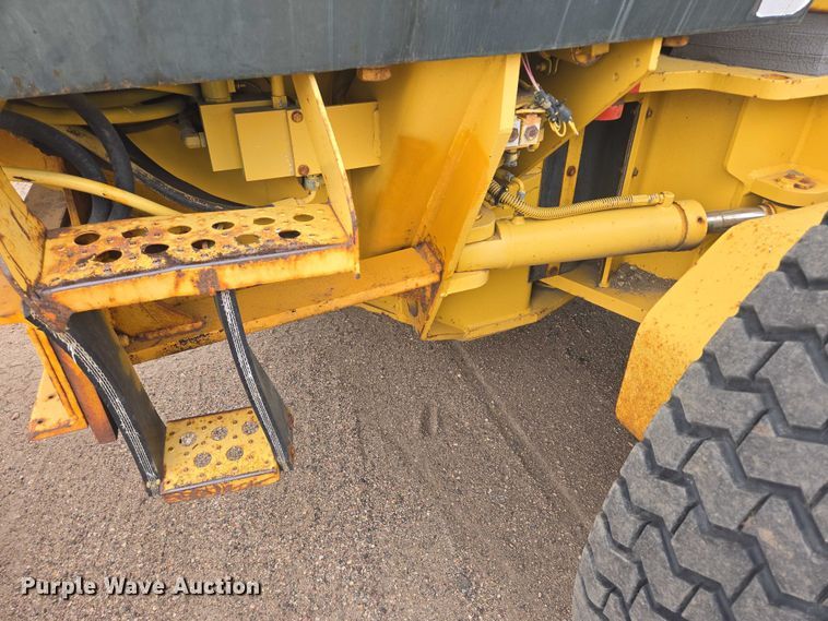 image for item EB1019 2000 Komatsu GD650A motor grader