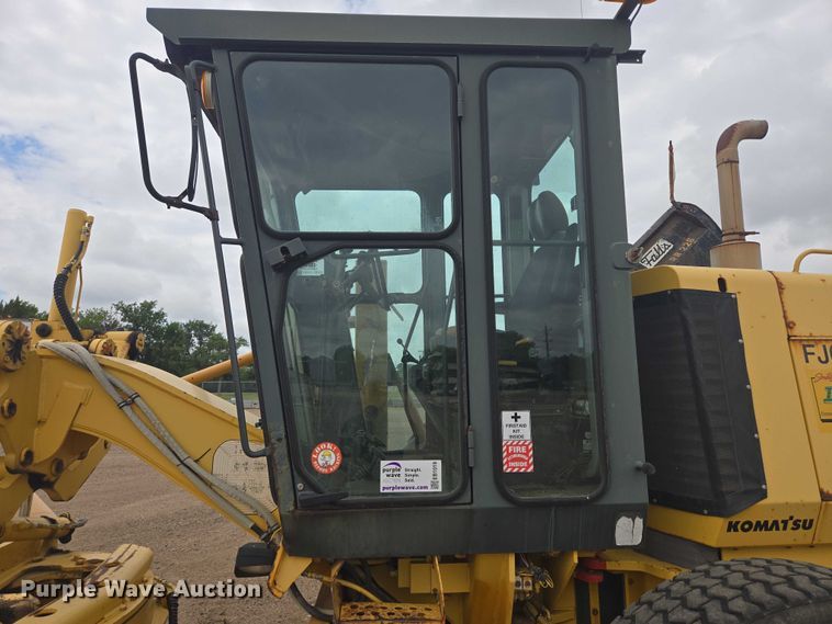image for item EB1019 2000 Komatsu GD650A motor grader