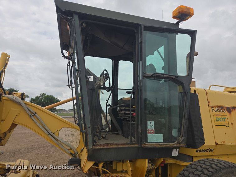 image for item EB1019 2000 Komatsu GD650A motor grader