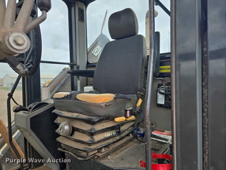 image for item EB1019 2000 Komatsu GD650A motor grader