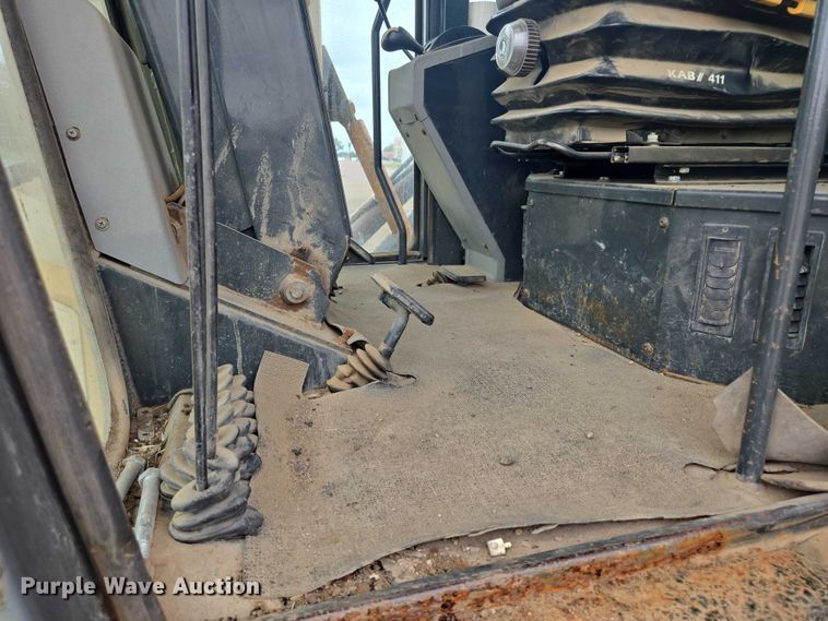 image for item EB1019 2000 Komatsu GD650A motor grader