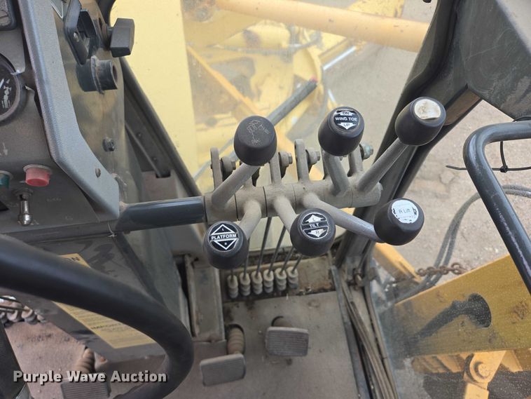 image for item EB1019 2000 Komatsu GD650A motor grader