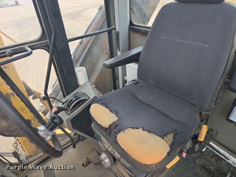 image for item EB1019 2000 Komatsu GD650A motor grader