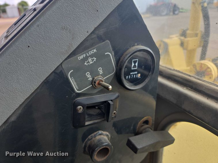 image for item EB1019 2000 Komatsu GD650A motor grader