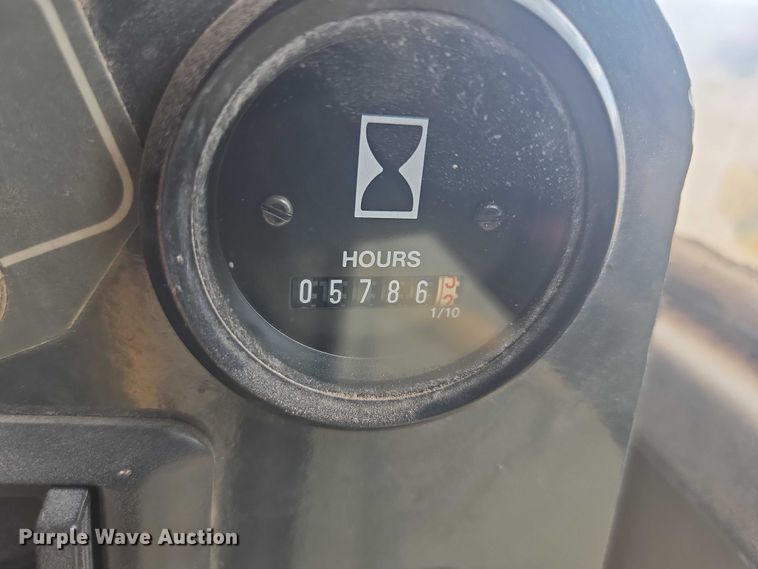 image for item EB1019 2000 Komatsu GD650A motor grader