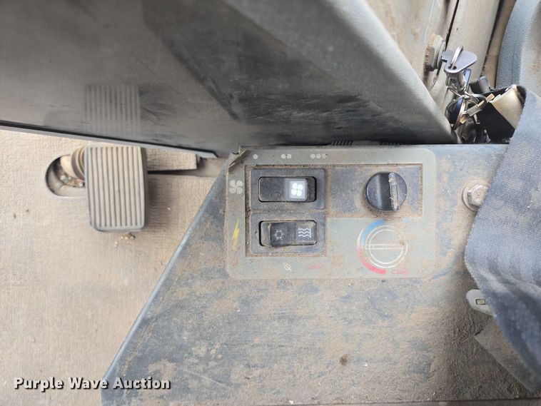 image for item EB1019 2000 Komatsu GD650A motor grader