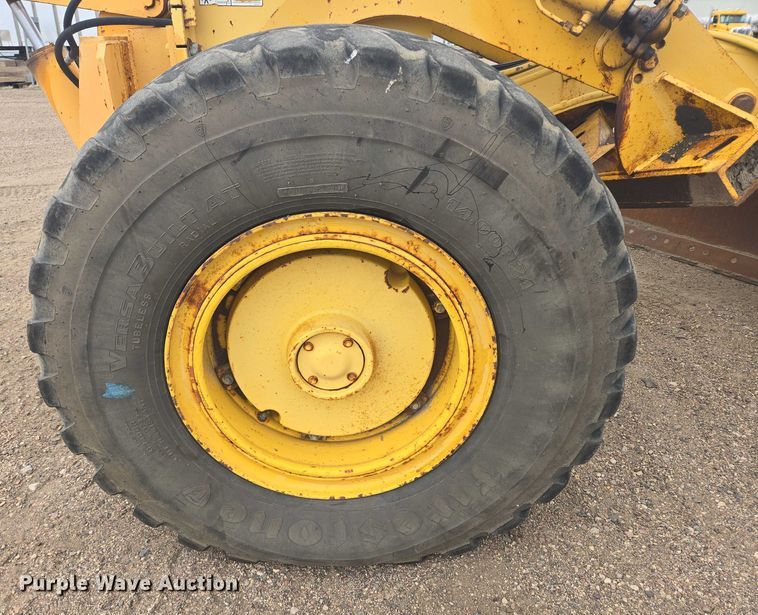 image for item EB1019 2000 Komatsu GD650A motor grader