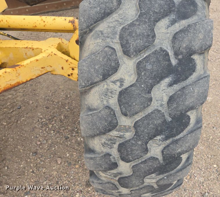 image for item EB1019 2000 Komatsu GD650A motor grader