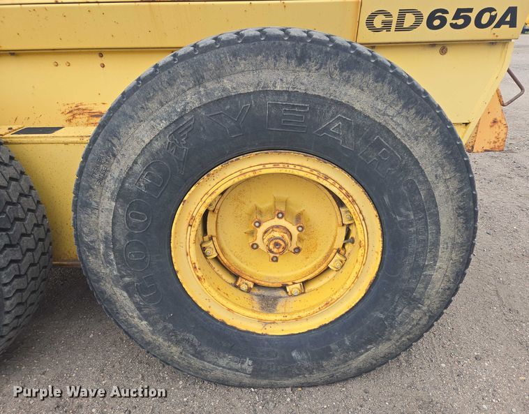 image for item EB1019 2000 Komatsu GD650A motor grader