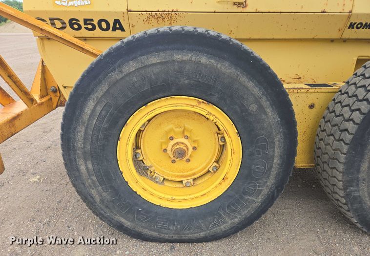 image for item EB1019 2000 Komatsu GD650A motor grader