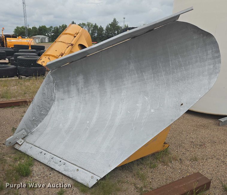 image for item EB1019 2000 Komatsu GD650A motor grader