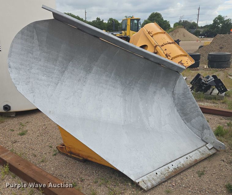 image for item EB1019 2000 Komatsu GD650A motor grader