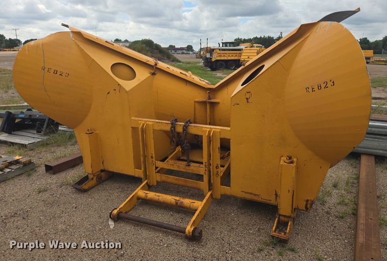 image for item EB1019 2000 Komatsu GD650A motor grader