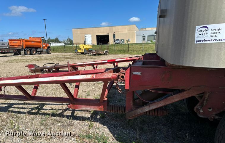image for item EB2905 1994 Clement end dump pup trailer