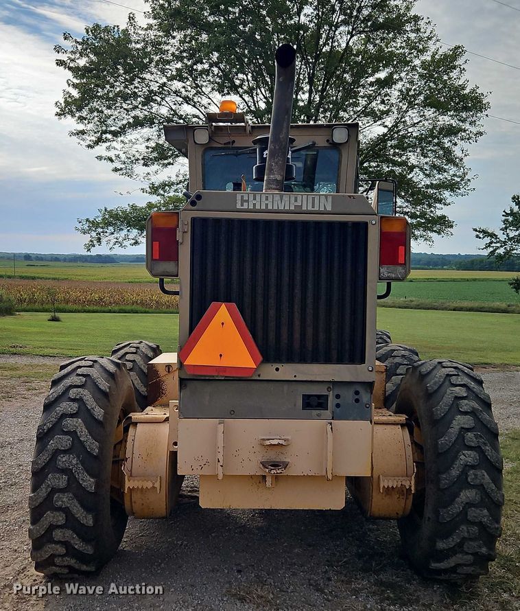 image for item EB8271 2000 Champion 720A VHP motor grader