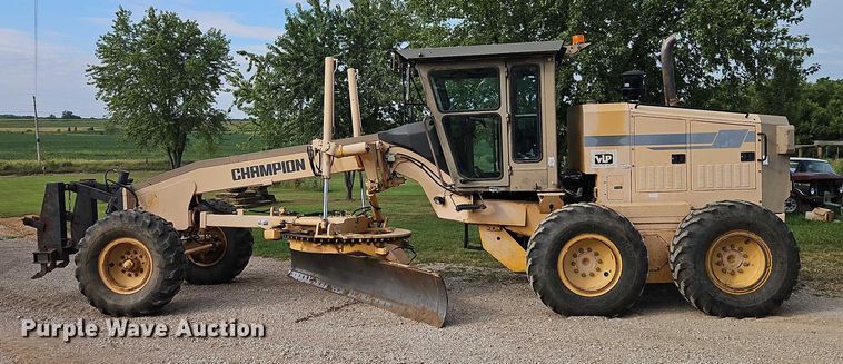 image for item EB8271 2000 Champion 720A VHP motor grader