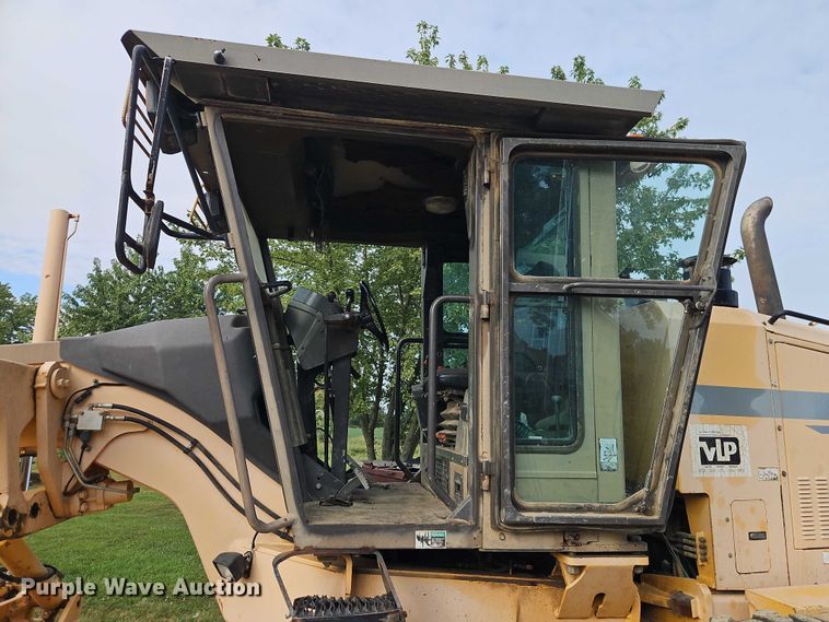 image for item EB8271 2000 Champion 720A VHP motor grader