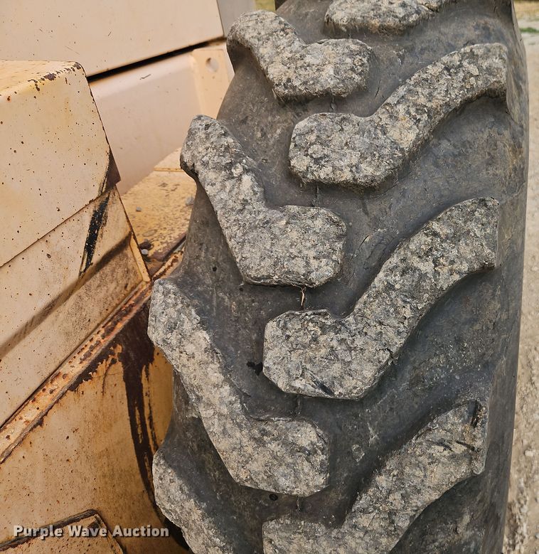 image for item EB8271 2000 Champion 720A VHP motor grader