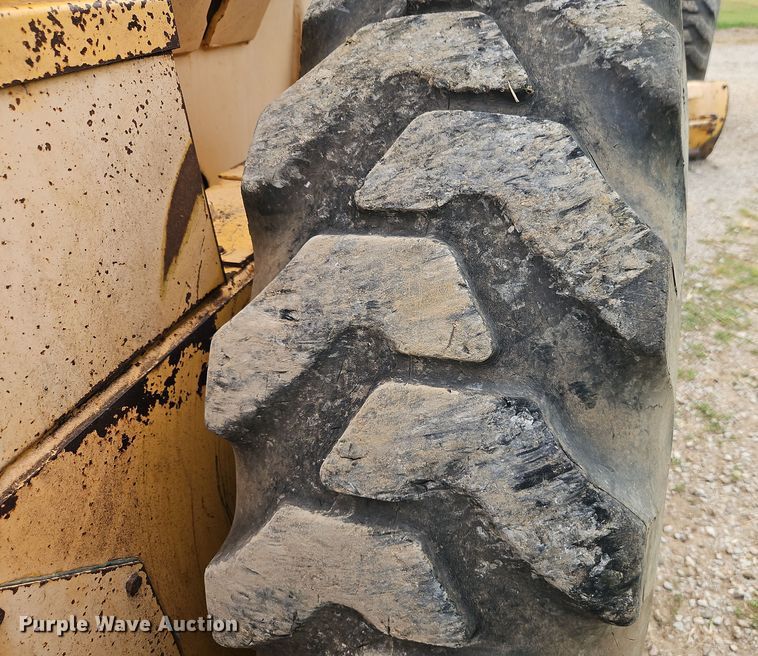 image for item EB8271 2000 Champion 720A VHP motor grader