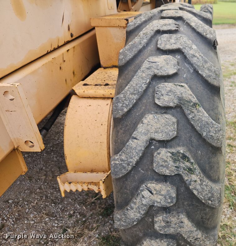 image for item EB8271 2000 Champion 720A VHP motor grader