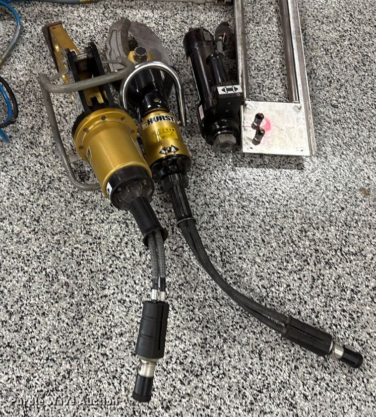 image for item EC4398 jaws of life rescue tools