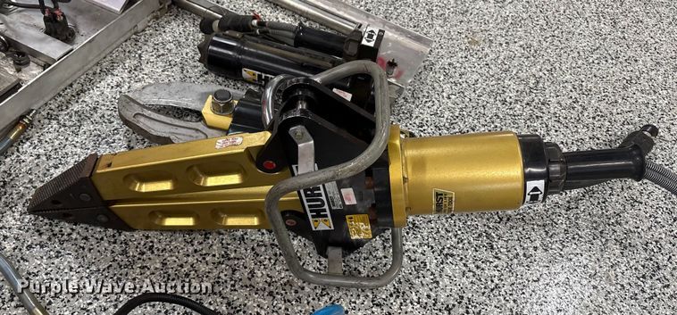 image for item EC4398 jaws of life rescue tools