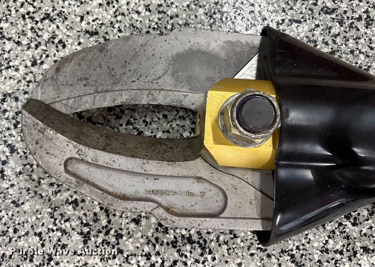 image for item EC4398 jaws of life rescue tools