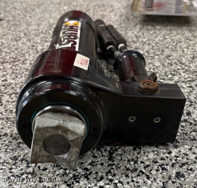 image for item EC4398 jaws of life rescue tools