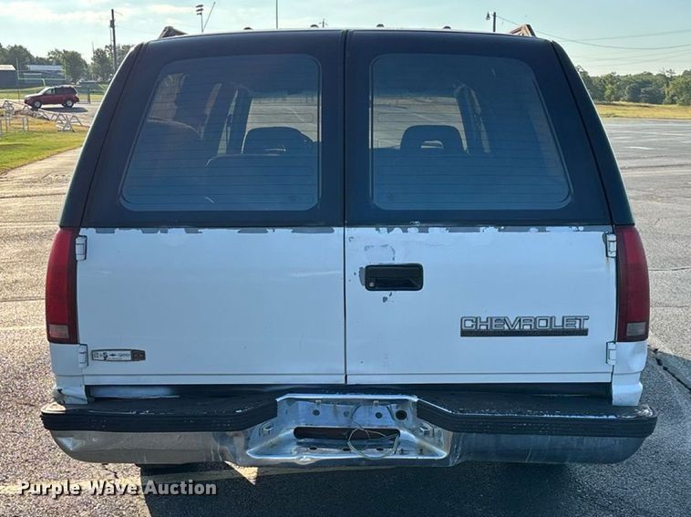 image for item ED2204 1993 Chevrolet Suburban SUV