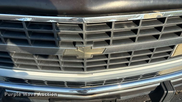 image for item ED2204 1993 Chevrolet Suburban SUV