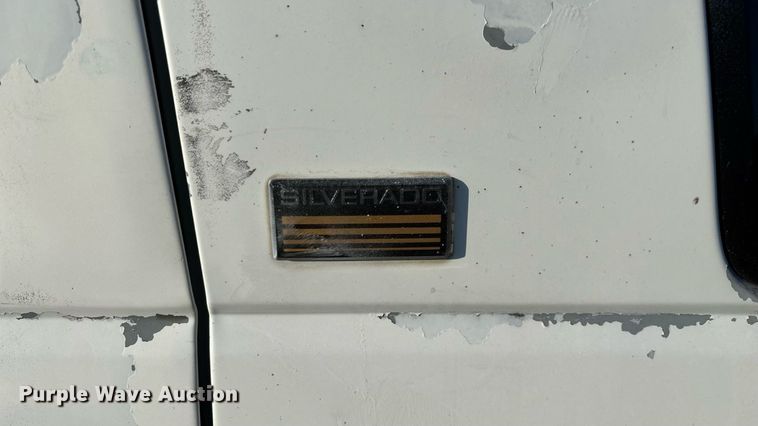 image for item ED2204 1993 Chevrolet Suburban SUV