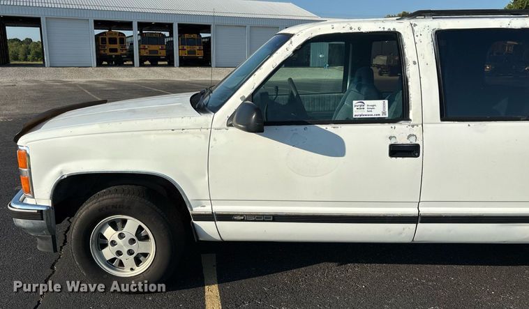 image for item ED2204 1993 Chevrolet Suburban SUV