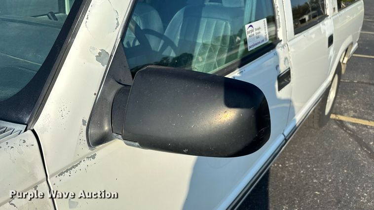 image for item ED2204 1993 Chevrolet Suburban SUV