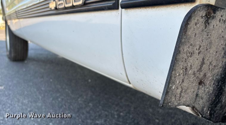 image for item ED2204 1993 Chevrolet Suburban SUV